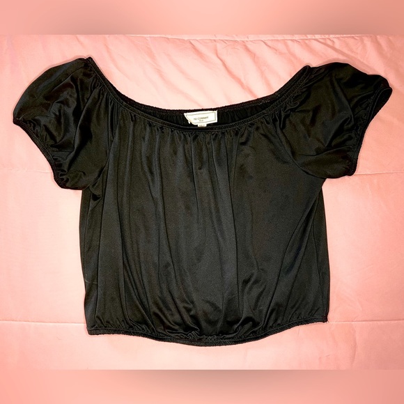 Black stretchy crop top Size Large Low Shoulder - Picture 1 of 5